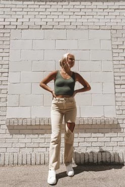 NIKIBIKI VINTAGE V-NECK CROP TOP Crop Tops