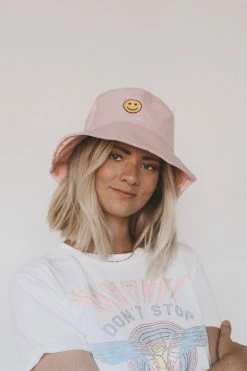 GIRLY ACCESSORIES BE HAPPY BUCKET HAT