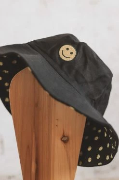 GIRLY ACCESSORIES BE HAPPY BUCKET HAT