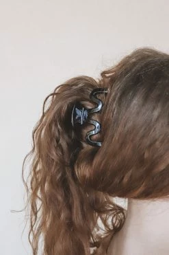 TIEPOLOGY THREE WAVES HAIR CLIP · BLACK