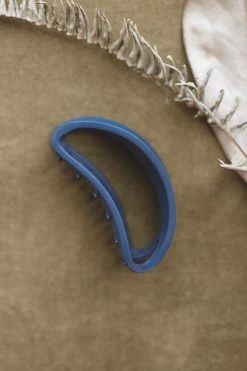 TIEPOLOGY BEAN HAIR CLAW CLIP · NAVY ACCESSORIES