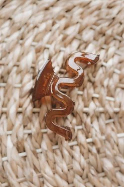 TIEPOLOGY THREE WAVES HAIR CLIP 路 BROWN SUGAR