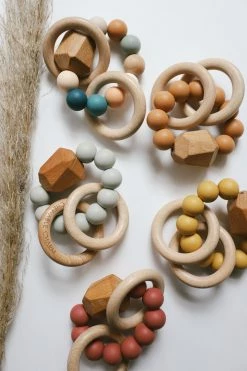 CHEWABLE CHARM HAYES SILICONE + WOOD TEETHER RING