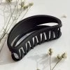 TIEPOLOGY BEAN HAIR CLAW CLIP · BLACK
