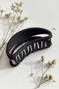 TIEPOLOGY BEAN HAIR CLAW CLIP · BLACK