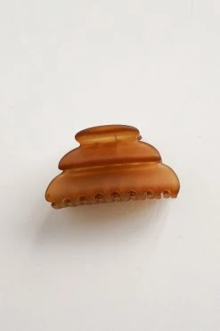 TIEPOLOGY WAVY CLAW HAIR CLIP 路 BROWN