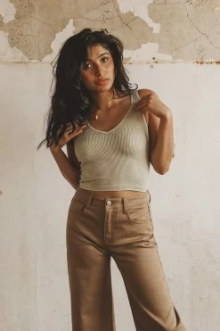 NIKIBIKI VINTAGE V-NECK CROP TOP Crop Tops