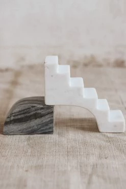 BLOOMINGVILLE MARBLE STAIR DECOR
