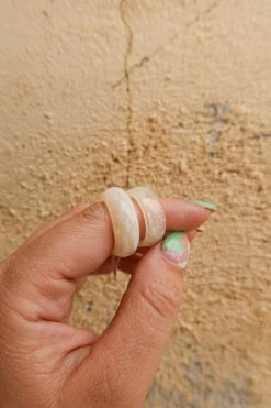 FAME ACCESSORIES CLAUDIA RING · IVORY