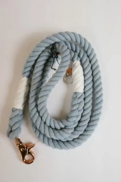 SASSY WOOF ROPE LEASH · AZUL