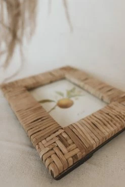 CREATIVE CO-OP Home HAND-WOVEN RATTAN PHOTO FRAME