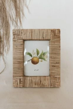 CREATIVE CO-OP Home HAND-WOVEN RATTAN PHOTO FRAME