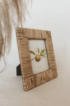 CREATIVE CO-OP Home HAND-WOVEN RATTAN PHOTO FRAME