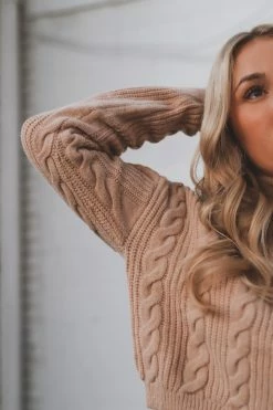LISTICLE CORA CROP TOP SWEATER