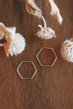 RAFFINERT HONEYCOMB HOOP THREADER EARRINGS