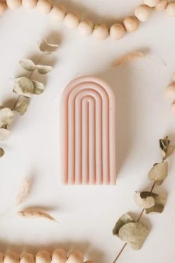 DUSTY ROSE BODEGA ARCH SCENTED CANDLE