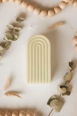 DUSTY ROSE BODEGA ARCH SCENTED CANDLE