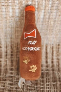 HAUTE DIGGITY DOG LIFESTYLE BARKWEISER BEER DOG TOY