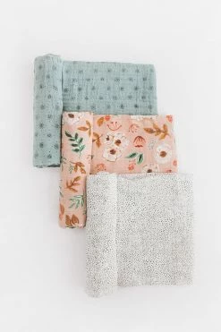 LITTLE UNICORN COTTON MUSLIN SWADDLE 3-PACK · VINTAGE FLORAL