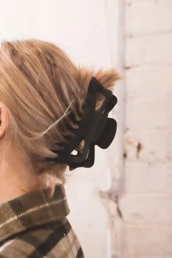 KITSCH RECYCLED PLASTIC JUMBO HAIR CLIP