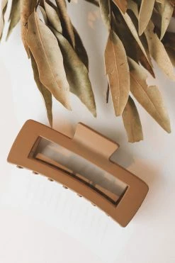 TIEPOLOGY LARGE RECTANGULAR HAIR CLAW CLIP · MATTE MOCHA ACCESSORIES