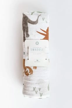 LITTLE UNICORN Baby + Kids COTTON MUSLIN SWADDLE 路 DINO FRIENDS