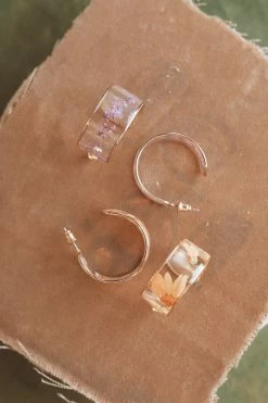 THE LUCKY COLLECTIVE ACCESSORIES DRIED FLOWER CHUNKY ACRYCLIC HOOPS
