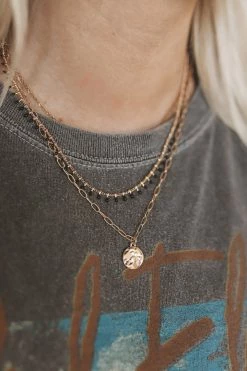 FAME ACCESSORIES HAMMERED DISC LAYERED NECKLACE