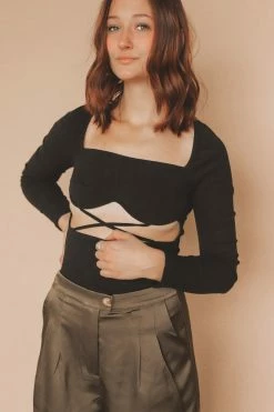 LE LIS Tops GISELLE TOP 10 LE LIS Tops GISELLE TOP