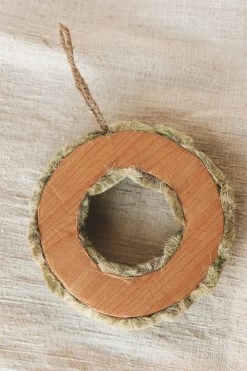 CREATIVE CO OP ROUND SISAL WREATH ORNAMENT