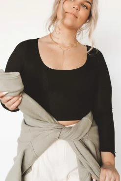 HEART & HIPS ANNABELLE CROP TOP