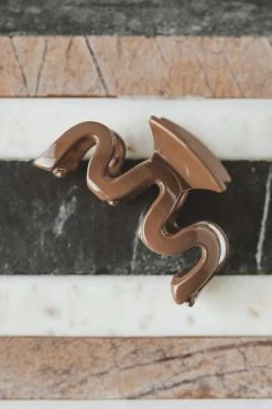 SPACE 46 ACCESSORIES WAVY HAIR CLAW CLIP · GLOSSY