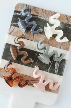 SPACE 46 ACCESSORIES WAVY HAIR CLAW CLIP · GLOSSY