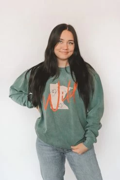 KITTSONA CUSTOM CLOTHING RETRO WILD CREWNECK