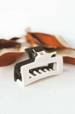 La3 Accessories 2-TONE RECTANGULAR HAIR CLIP