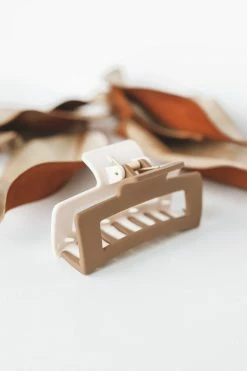 La3 Accessories 2-TONE RECTANGULAR HAIR CLIP