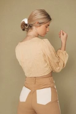 LE LIS SUNNI CROP TOP