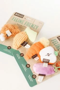 P.L.A.Y. PET LIFESTYLE & YOU FARM TO TABBY CAT TOY SET