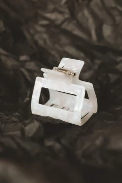 TIEPOLOGY ACCESSORIES KYLIE CELLULOSE HAIR CLIP · PEARL MIX