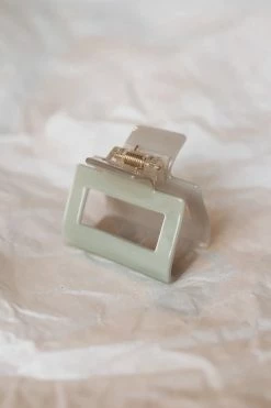 TIEPOLOGY ACCESSORIES KYLIE CELLULOSE HAIR CLIP · PEARL MIX