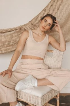 MONO B Crop Tops RIBBED SEAMLESS CROPPED TANK · STONE