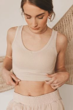 MONO B Crop Tops RIBBED SEAMLESS CROPPED TANK · STONE