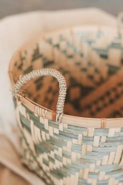CREATIVE CO OP WOVEN BAMBOO BASKET W/ HANDLES