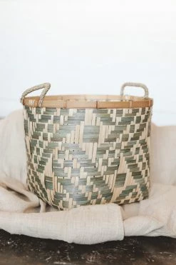 CREATIVE CO OP WOVEN BAMBOO BASKET W/ HANDLES