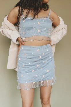 LE LIS ALLISON EMBROIDERED CROP TOP