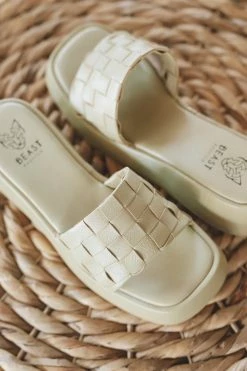 LET'S SEE STYLE SHOES CAMILA SANDALS