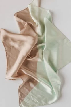 DENIM & DAISY HALFSIE SATIN BANDANA