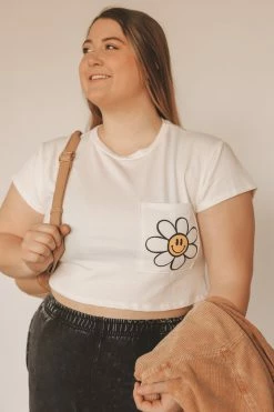 LE LIS Tops HAPPY DAISY POCKET TEE