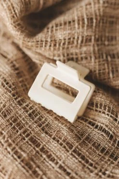 ELLISON + YOUNG ACCESSORIES DARIA HAIR CLAW CLIP