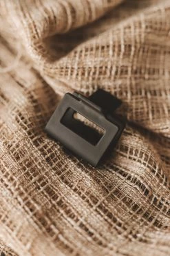 ELLISON + YOUNG ACCESSORIES DARIA HAIR CLAW CLIP